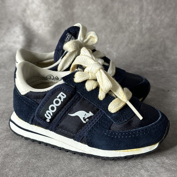 Kangaroos ROOS ~ KIDS  Size 7 , Dark Blue Zip Pocket Sneakers Shoes (Dead Stock) - Picture 1 of 10